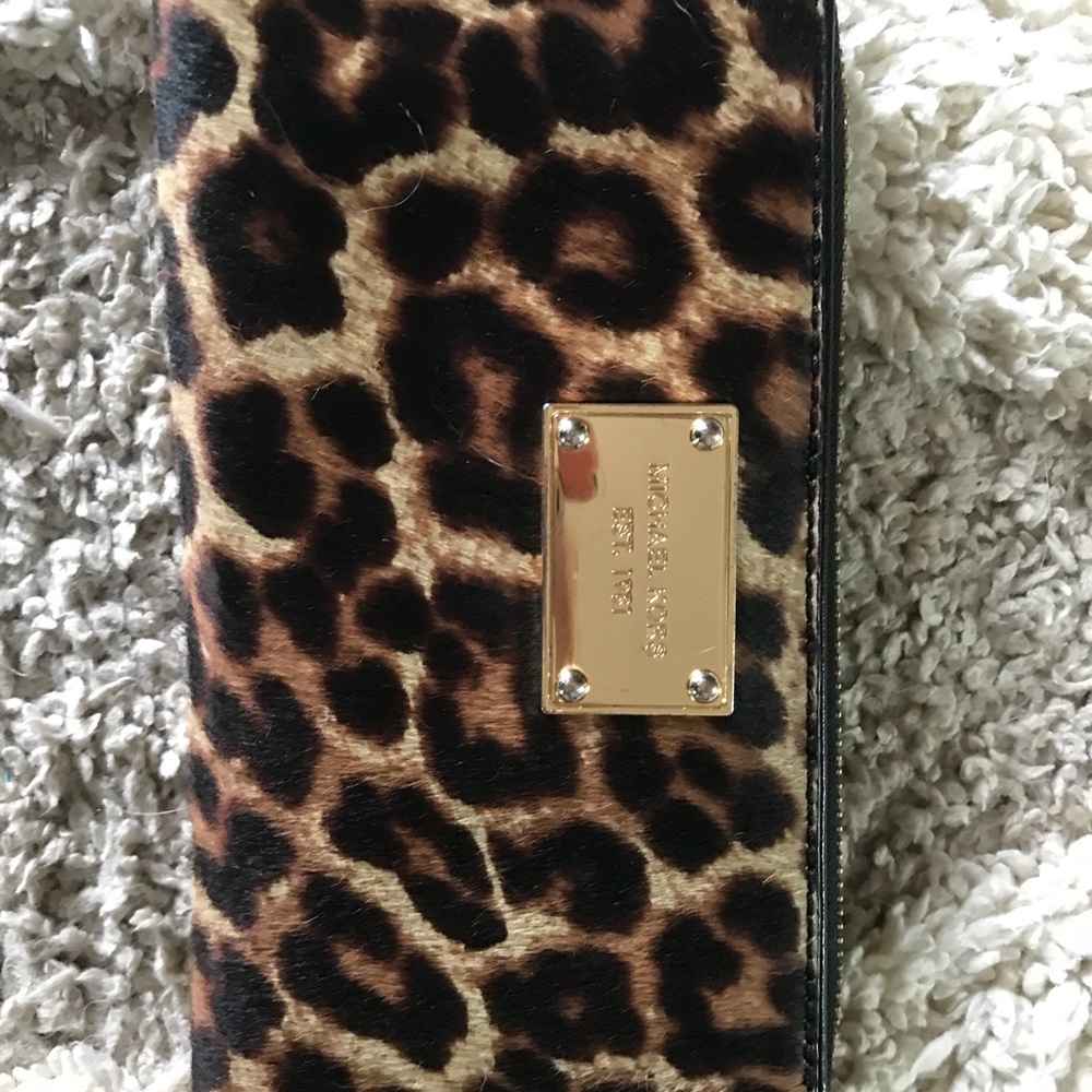 Micheal kors leopard fur wallet
